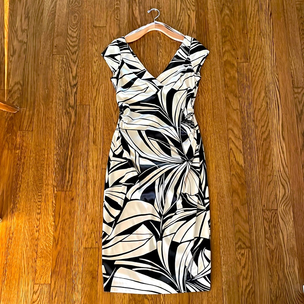 Maggy London fitted midi-dress. Size 6.